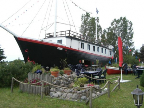 Hotelschiff Stinne in Wustrow